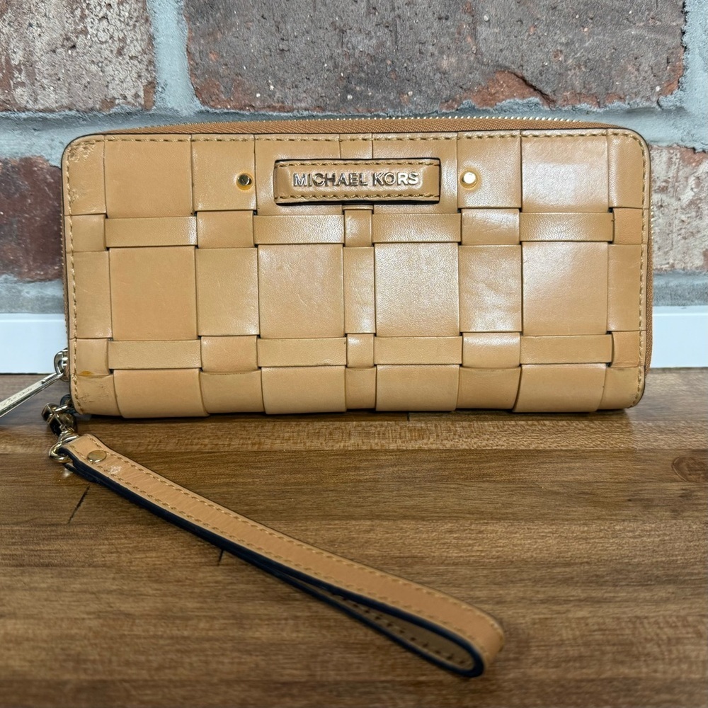Michael Kors Woven Leather Tote & Matching Zip Wristlet/Wallet Set - Picture 11 of 14